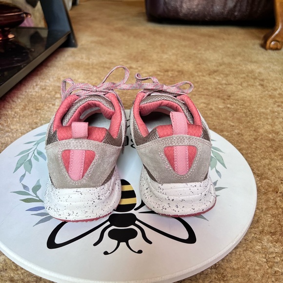 Ryka women’s Sky Walker Trail sneakers tan pink color with memory foam insoles. - Picture 13 of 17